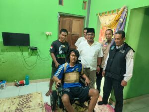 Dinsos Sleman Serahkan Bantuan Kursi Roda Elektrik untuk Warga Pasekan Kidul, Balecatur